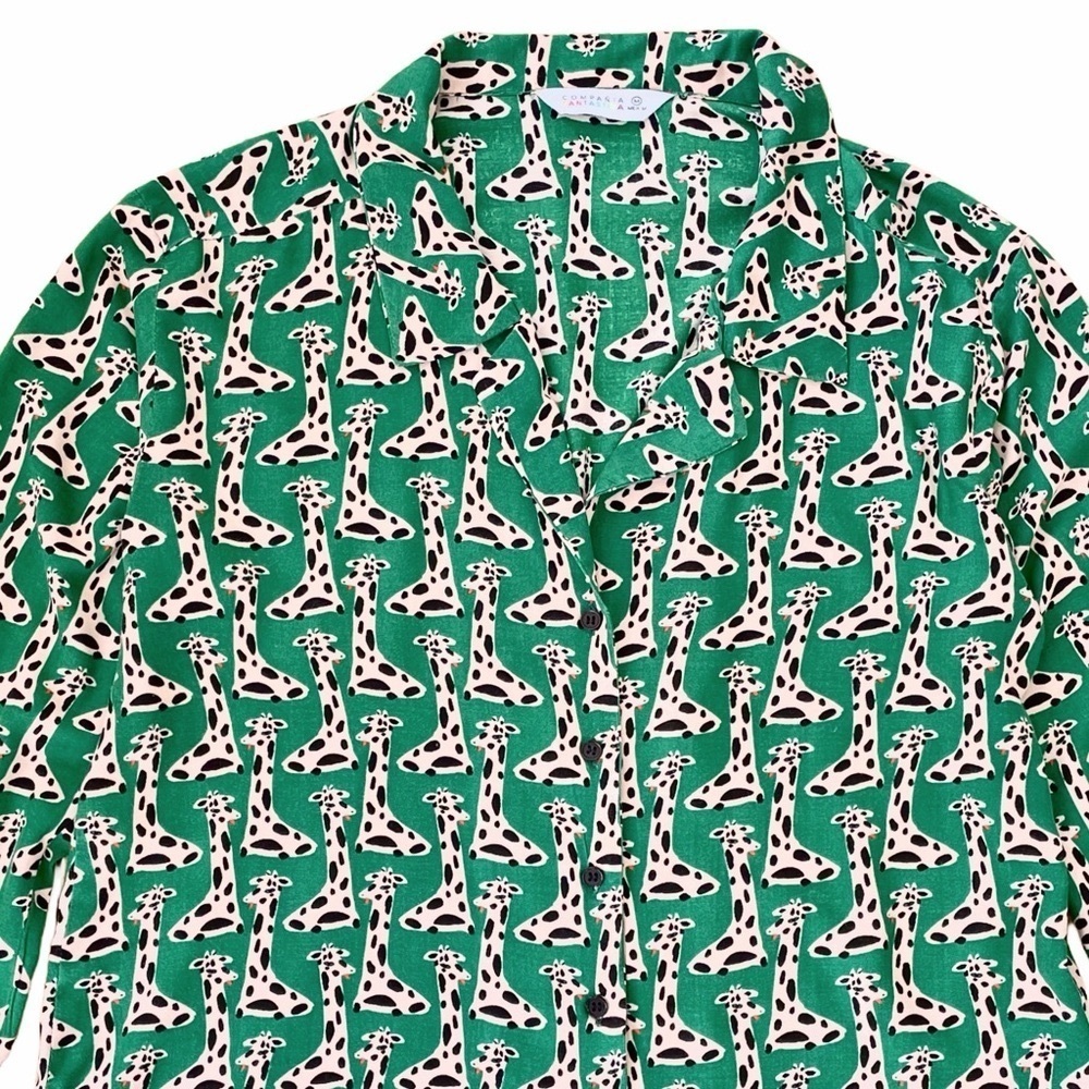 Green Giraffe Print Lapel Collar Shirt, Compania Fantastica, Size Medium - Picture 4 of 9